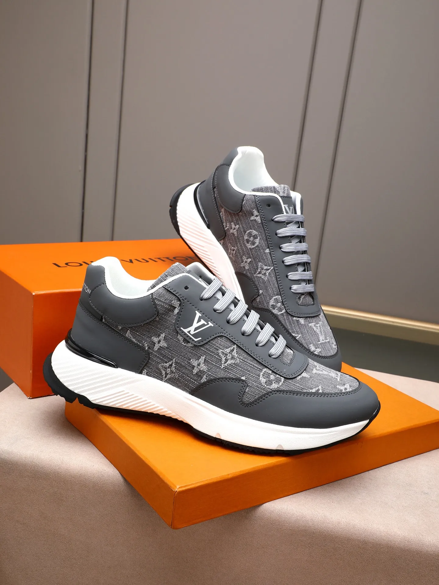 Men's shoes 💰460 Brand: LOUIS VUITTON Louis Vuitton LV Size: 38 39 40 41 42 43 44 (45 customized) Fabric: original cowhide cowhide 🔸Inside of: mesh 🔺Sole: counter foam outsole